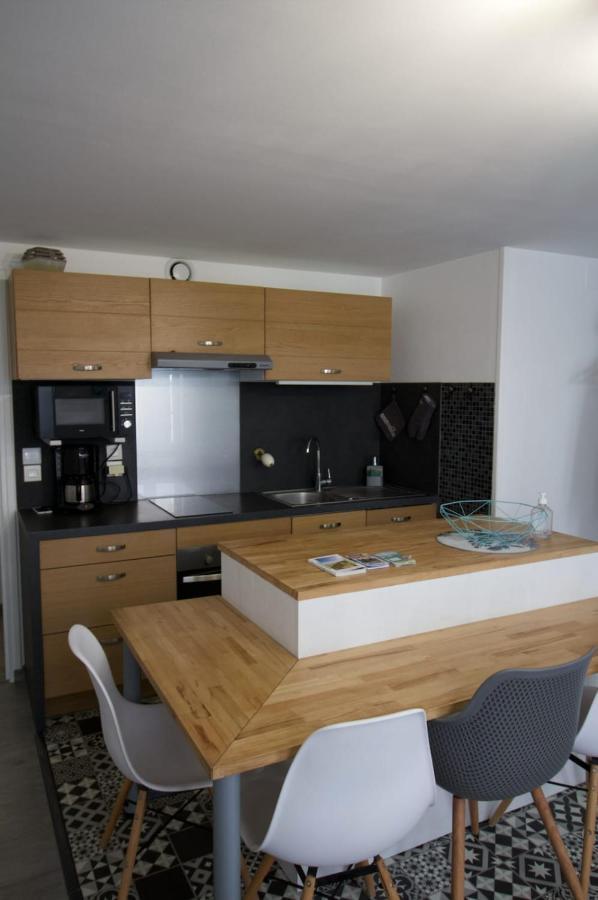 Cosy Apartment In The Center Of Ла-Флот Экстерьер фото